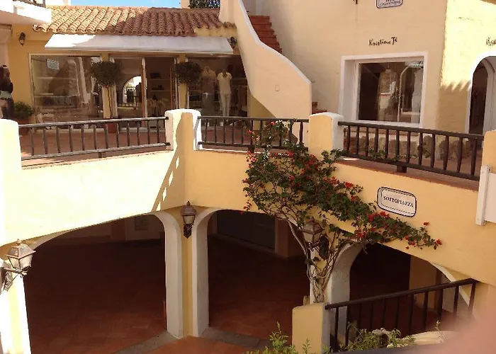 Apartmanhotel Costa Ruja 3*