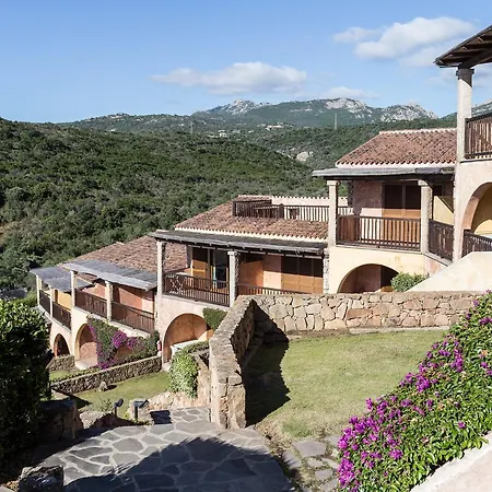 Aparthotel Costa Ruja 3*