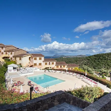 Costa Ruja Aparthotel 3*