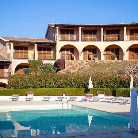 Aparthotel Costa Ruja 3*